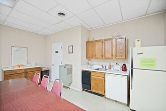 208 Bradshaw Pike, Hopkinsville, KY à louer Photo de l’immeuble– Image 2 sur 17