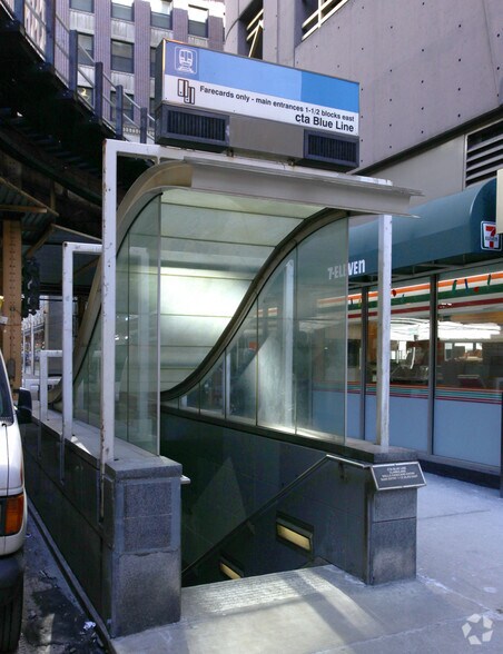 160 N Franklin St, Chicago, IL à louer - Photo de l’immeuble – Image 2 sur 23