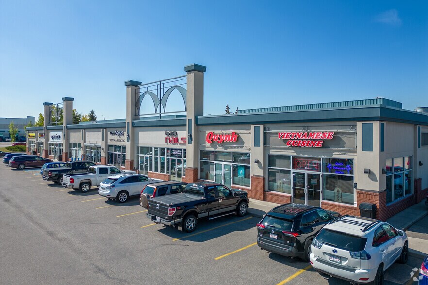2555 32nd St NE, Calgary, AB à louer - Photo de l’immeuble – Image 3 sur 27