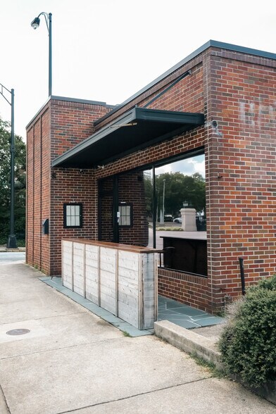 220 E Coffee St, Greenville, SC à louer - Photo de l’immeuble – Image 2 sur 48
