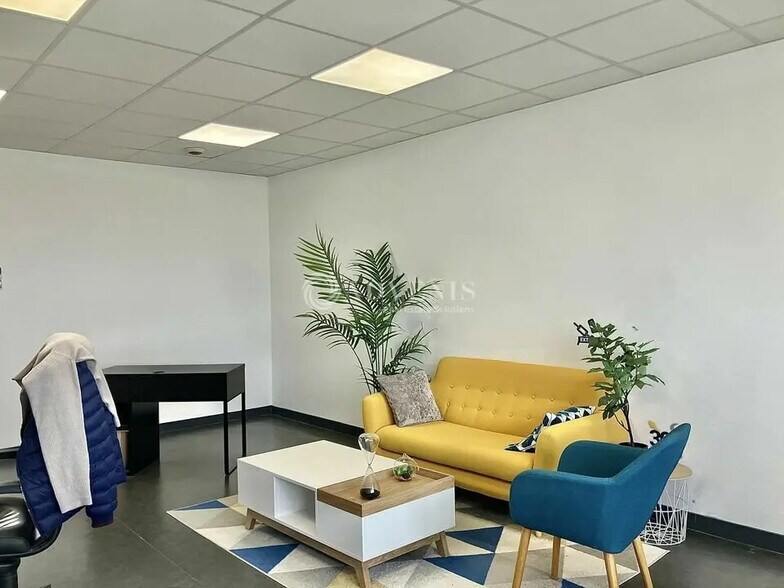 Bureau dans Bourges à louer - Photo de l’immeuble – Image 3 sur 3