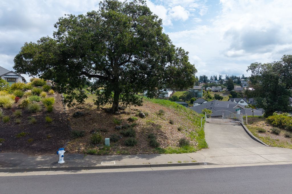 3780 Saint Andrews Dr, Santa Rosa, CA à vendre Photo de l’immeuble– Image 1 sur 8