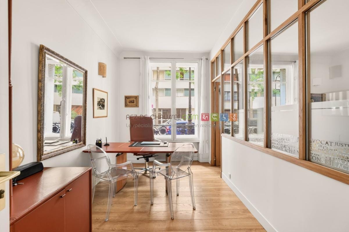 Local commercial dans Paris à vendre Photo intérieure– Image 1 sur 10