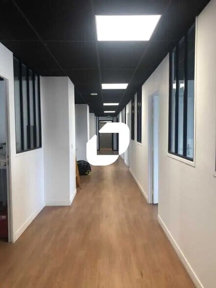 Bureau dans Clichy à vendre - Photo de l’immeuble – Image 3 sur 11