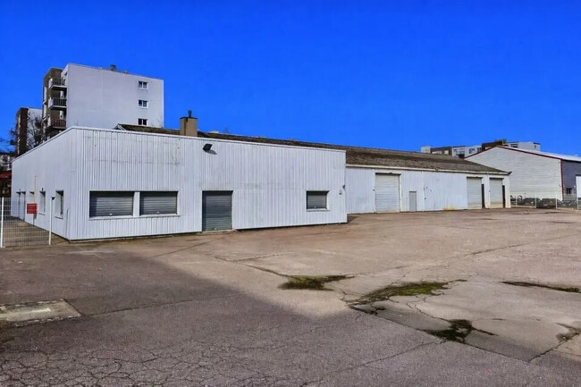 Plus de détails pour Local d’activités à vendre