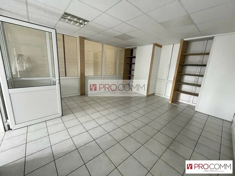 Local d’activités dans Chartres à louer - Photo de l’immeuble – Image 3 sur 12