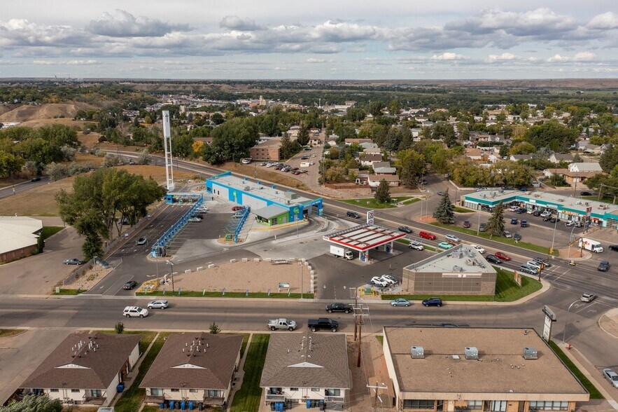 1380 22 St SE, Medicine Hat, AB à vendre - Aérien – Image 2 sur 2