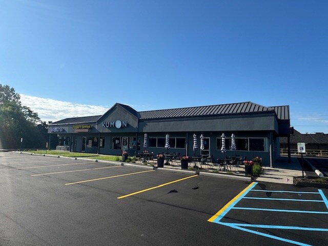 6393-6493 Farmington Rd, West Bloomfield, MI à vendre - Photo de l’immeuble – Image 2 sur 8