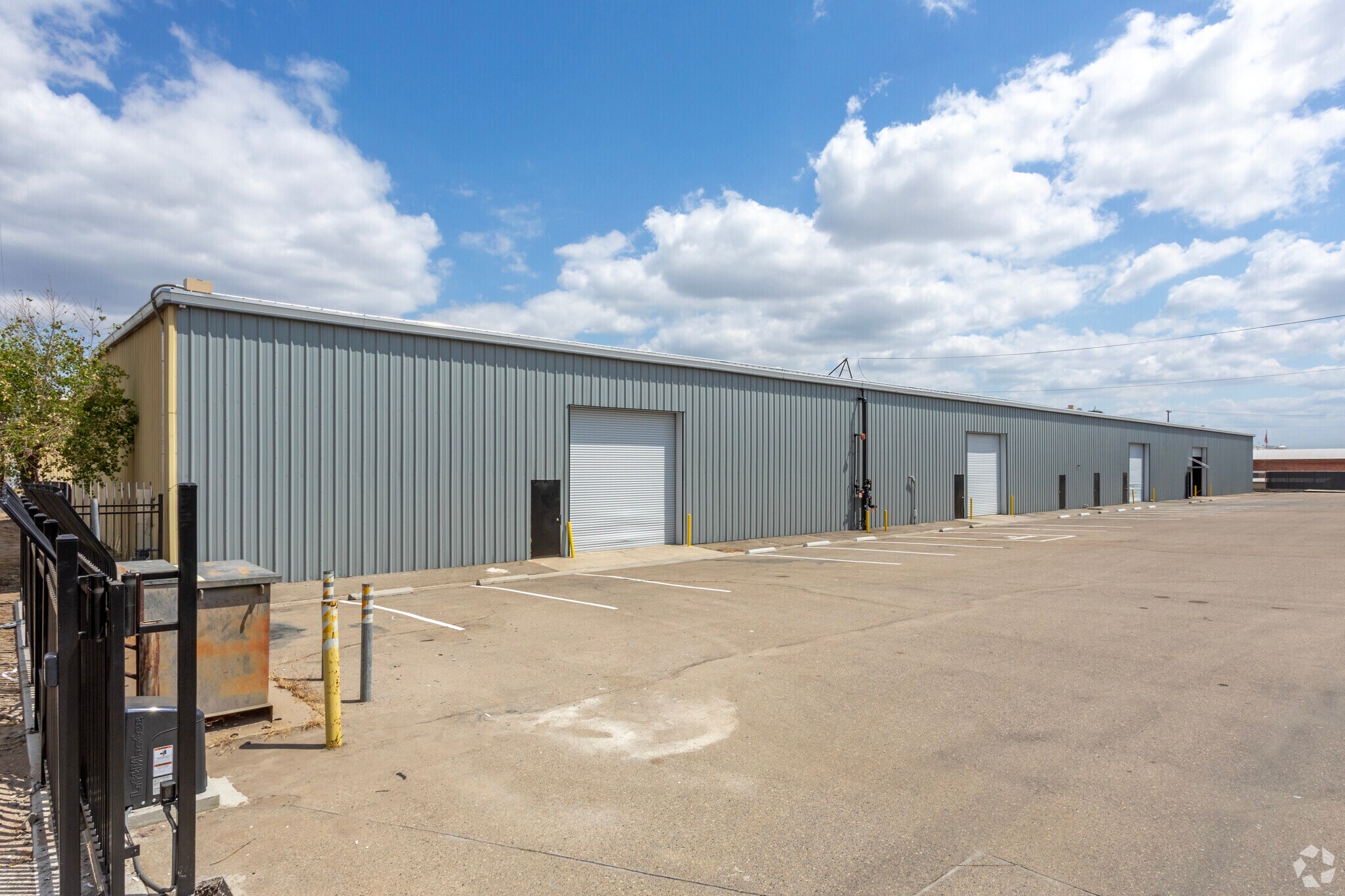 2910 E Heaton Ave, Fresno, CA à louer Photo de l’immeuble– Image 1 sur 10