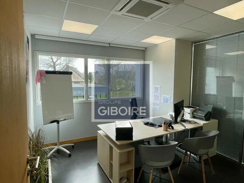 Bureau dans Saint-Grégoire à louer - Photo de l’immeuble – Image 3 sur 3
