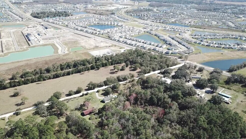 8529 Kenton Rd, Wesley Chapel, FL à vendre - Vidéo sur l’annonce professionnelle – Image 3 sur 43