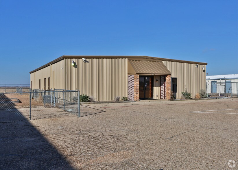 921 N Nolan River Rd, Cleburne, TX à louer - Photo de l’immeuble – Image 3 sur 3