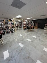 6371 NW 102nd Ave, Doral, FL à louer Photo intérieure– Image 2 sur 7