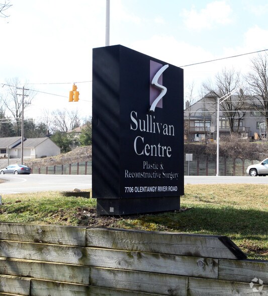 7706 Olentangy River Rd, Columbus, OH à louer - Photo de l’immeuble – Image 3 sur 4