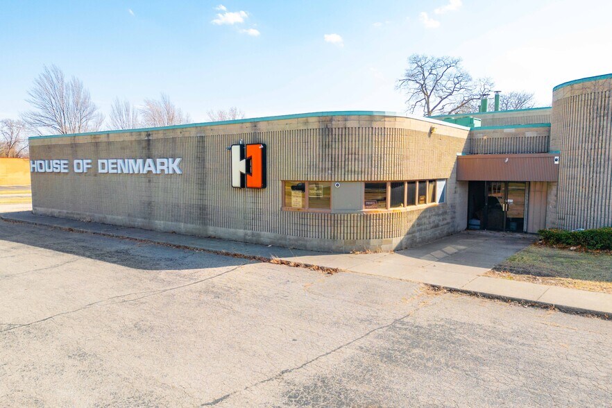 35555 Plymouth Rd, Livonia, MI à vendre - Photo de l’immeuble – Image 2 sur 9