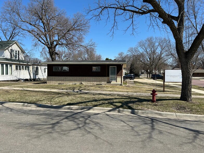301 N 3rd St, Marshall, MN à vendre - Photo de l’immeuble – Image 2 sur 22