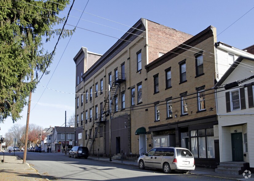 102-104 E Market St, Blairsville, PA à vendre - Photo de l’immeuble – Image 2 sur 4
