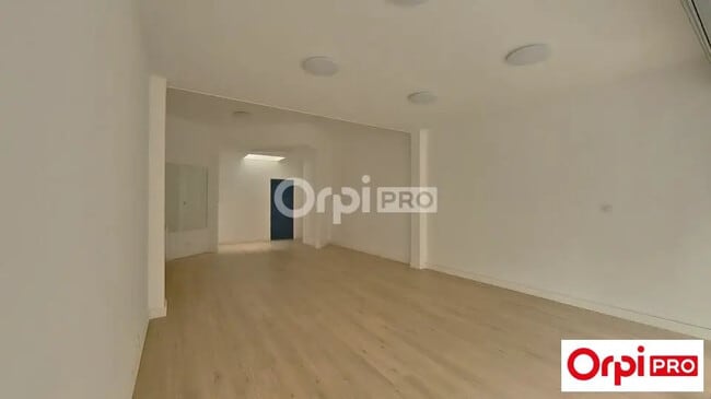 Plus de détails pour Local commercial à louer