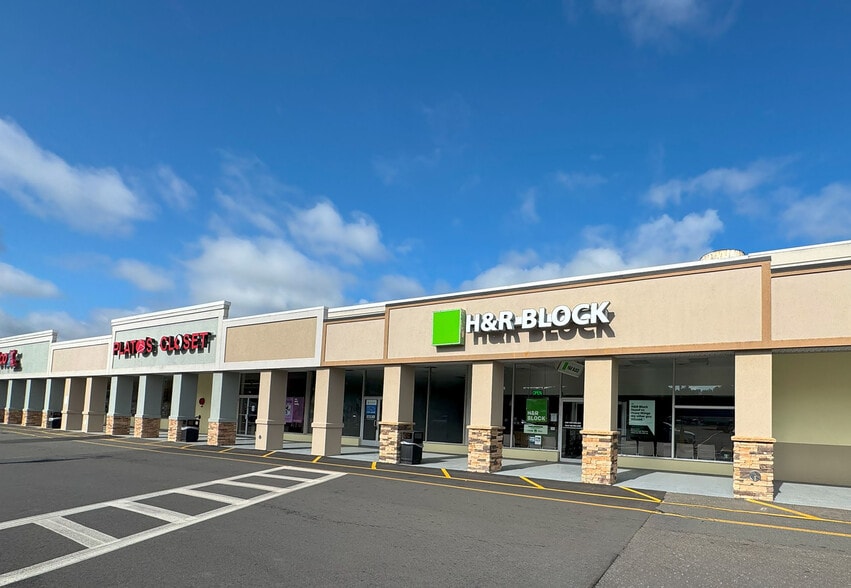 700-800 Queen St, Southington, CT à louer - Photo de l’immeuble – Image 3 sur 9