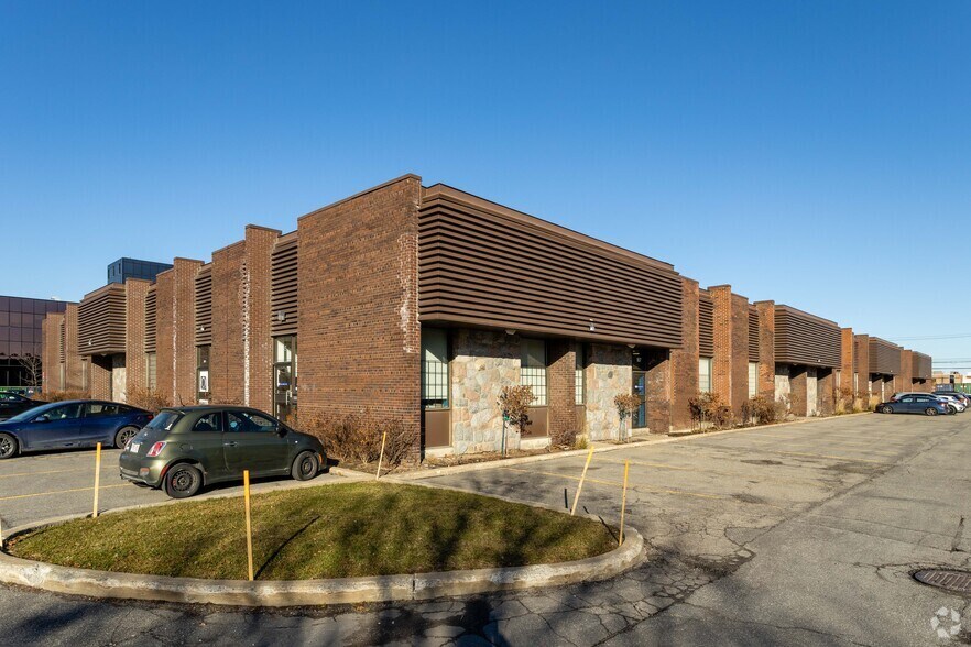 161-181 Rue Barr, Montréal, QC à louer - Photo principale – Image 1 sur 5