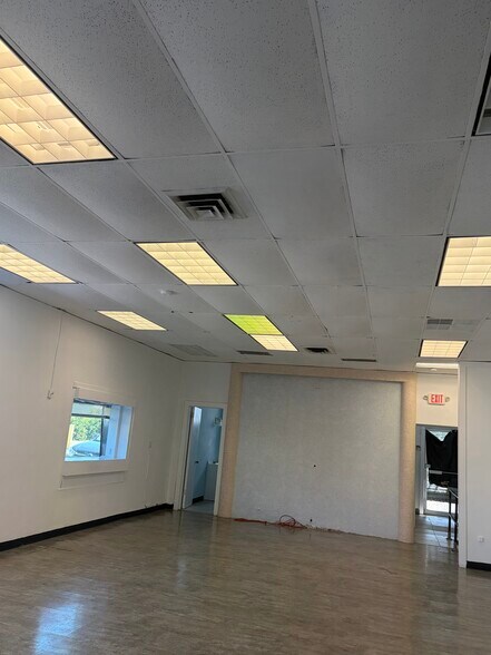 1098 Main St, Brockton, MA à louer - Photo de l’immeuble – Image 3 sur 7