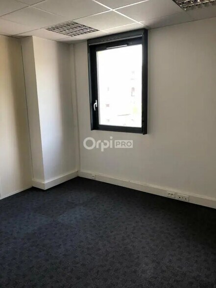 Bureau dans Reims à louer - Photo intérieure – Image 2 sur 10