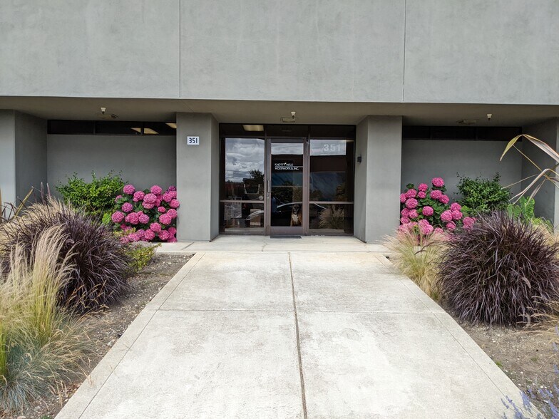 351 Demeter St, East Palo Alto, CA à louer - Photo intérieure – Image 2 sur 38