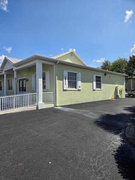 5471 Lee St, Lehigh Acres, FL à louer - Photo de l’immeuble – Image 3 sur 7