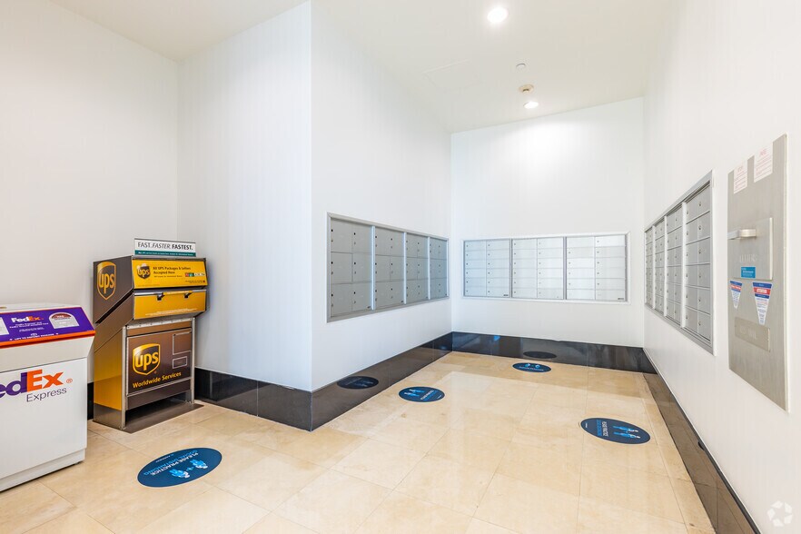1111 Brickell Ave, Miami, FL à louer - Photo intérieure – Image 2 sur 55