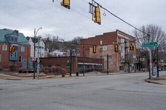 108 W 8th Ave, Homestead, PA à louer Photo intérieure– Image 1 sur 8