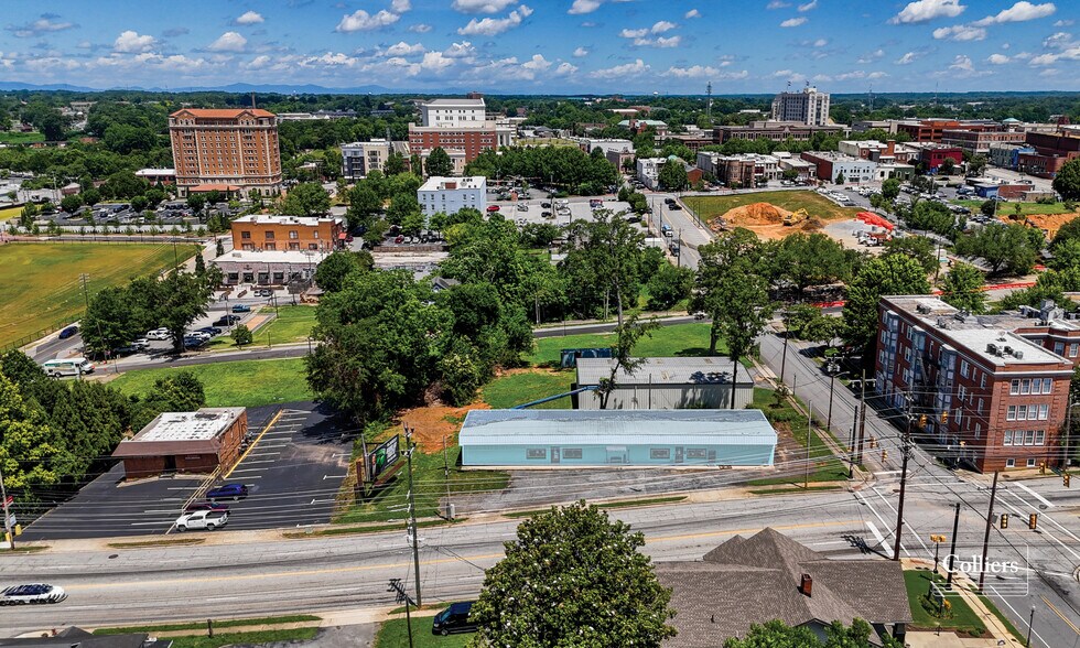150 W Henry St, Spartanburg, SC à louer - Photo de l’immeuble – Image 2 sur 4