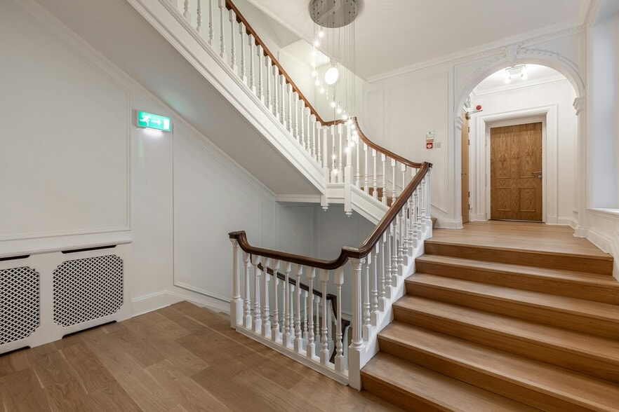 12 Hobart Pl, Londres à louer - Photo de l’immeuble – Image 3 sur 15