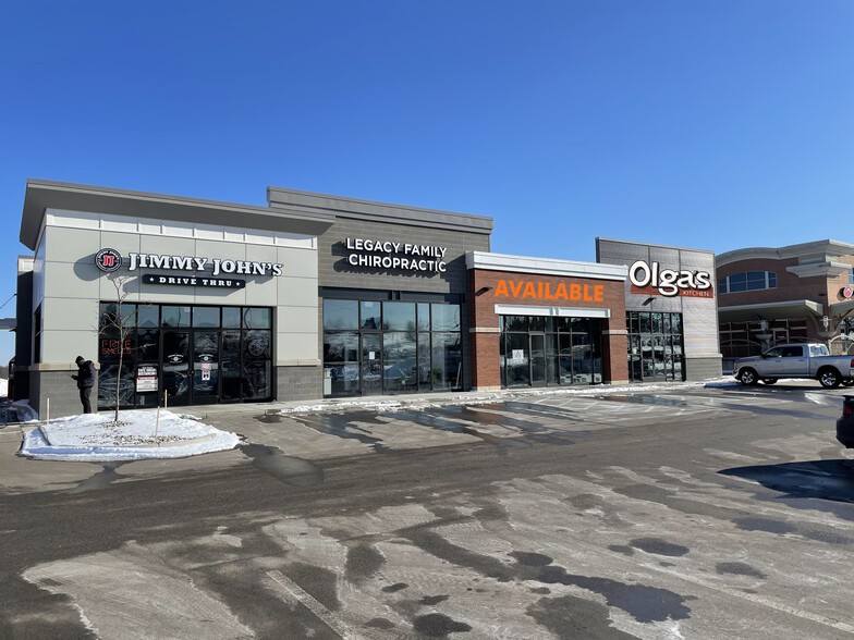 4064 Alpine Ave NW, Comstock Park, MI à louer - Photo de l’immeuble – Image 1 sur 11