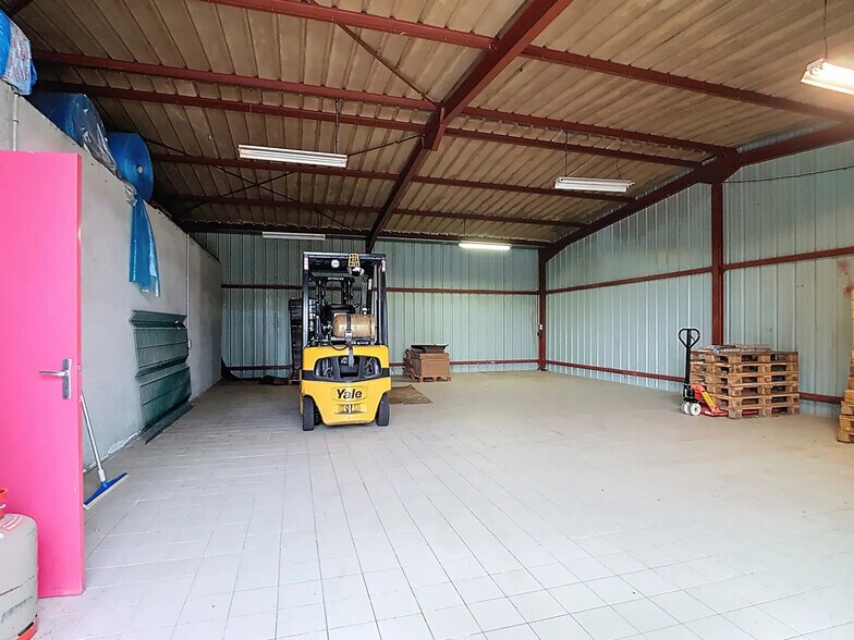 Local d'activités dans Fontenilles à vendre - Photo de l’immeuble – Image 3 sur 15