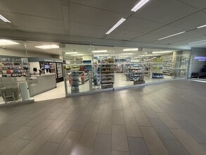 9750 140 St, Surrey, BC à louer Photo intérieure– Image 1 sur 4