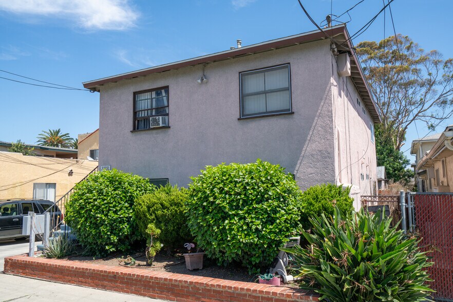 1062 Termino Ave, Long Beach, CA à vendre - Photo de l’immeuble – Image 2 sur 8