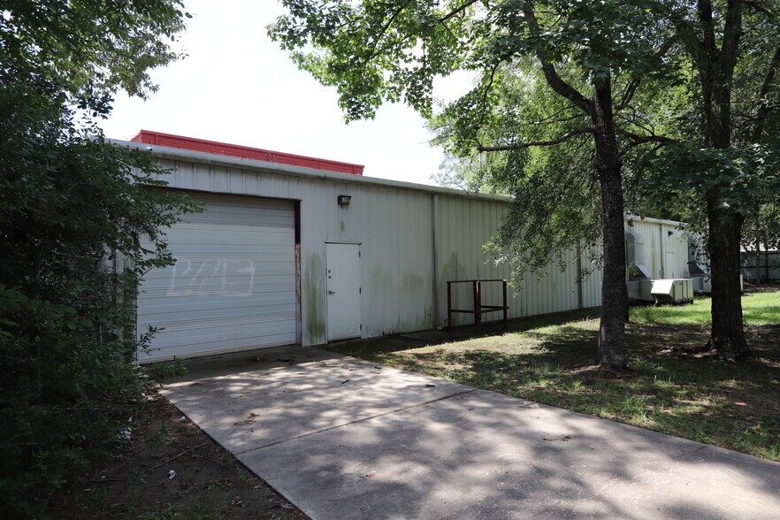 1625 Airport Rd, Conroe, TX à vendre - Photo de l’immeuble – Image 3 sur 15