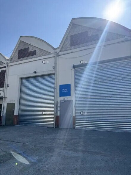 Local d’activités dans Bobigny à louer - Photo de l’immeuble – Image 3 sur 17