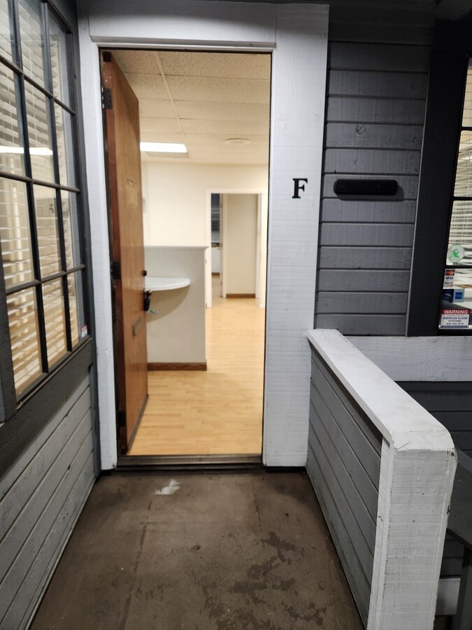 960 W 17th St, Santa Ana, CA 92706 - Lot F -  - Photo intérieure - Image 2 of 2