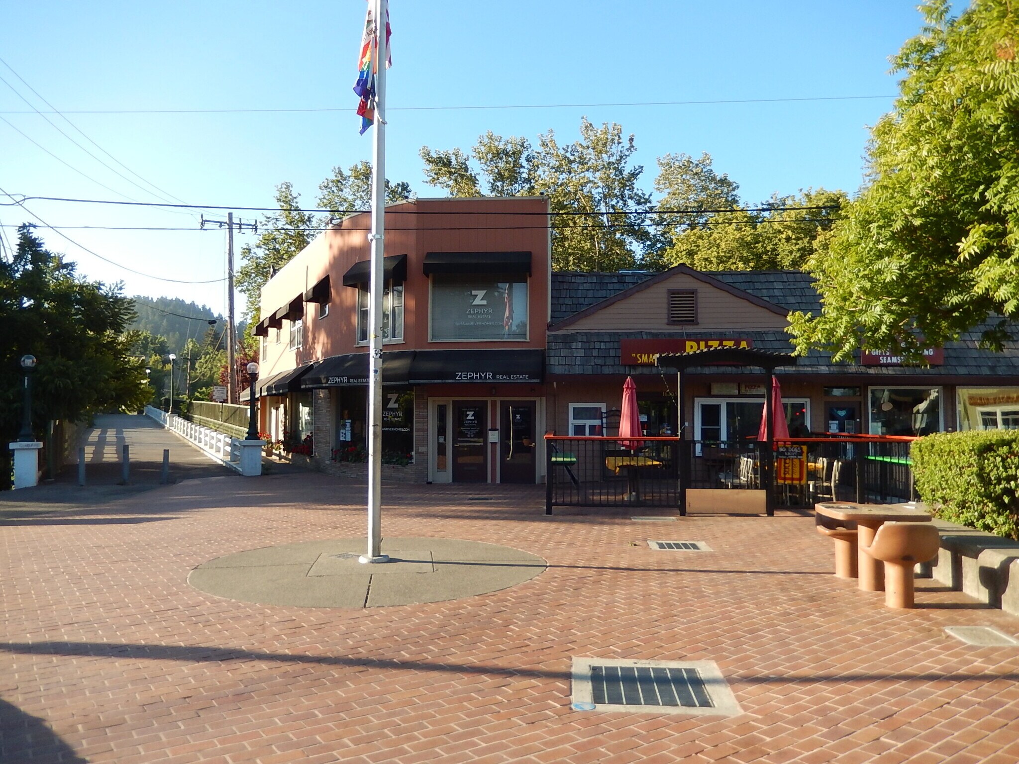 16203 First St, Guerneville, CA à louer Photo de l’immeuble– Image 1 sur 12