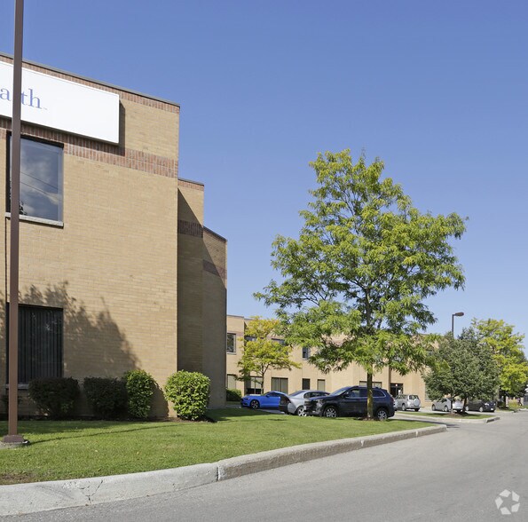 155 Frobisher Dr, Waterloo, ON à vendre - Photo de l’immeuble – Image 2 sur 4