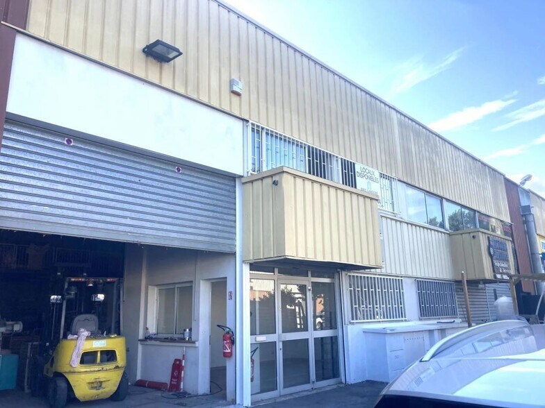 Industriel/Logistique dans Mandelieu-la-Napoule à louer - Photo de l’immeuble – Image 2 sur 5