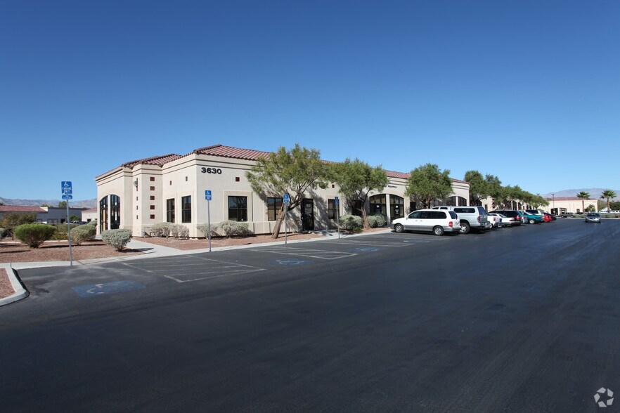 3630 N Rancho Dr, Las Vegas, NV à louer - Photo de l’immeuble – Image 2 sur 9