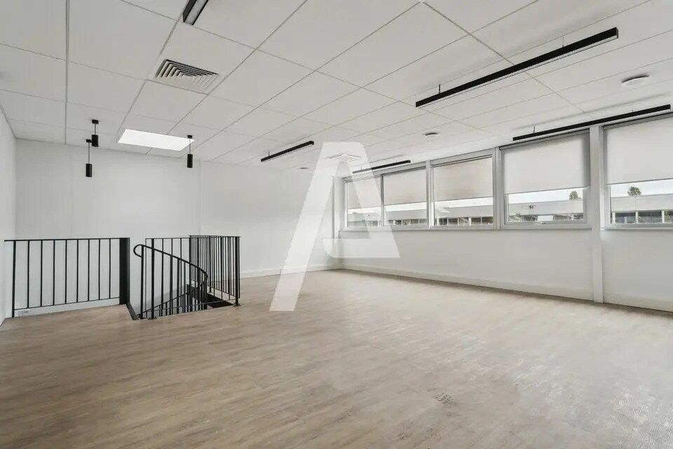 Bureau dans Bonneuil-sur-Marne à louer Photo de l’immeuble– Image 1 sur 9