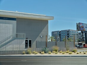 201 E Charleston Blvd, Las Vegas, NV à louer Photo intérieure– Image 2 sur 7