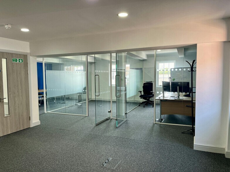 79-81 High St, Marlow à louer - Photo de l’immeuble – Image 2 sur 41