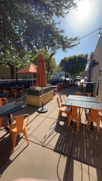 880-896 E Foothill Blvd, San Luis Obispo, CA à louer - Photo de l’immeuble – Image 2 sur 5