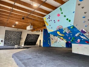 1001-1071 SE Tualatin Valley Hwy, Hillsboro, OR à louer Photo intérieure– Image 1 sur 4