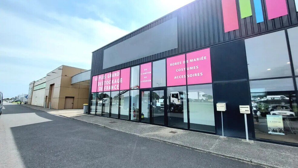 Local commercial dans Poitiers à louer - Photo de l’immeuble – Image 2 sur 3