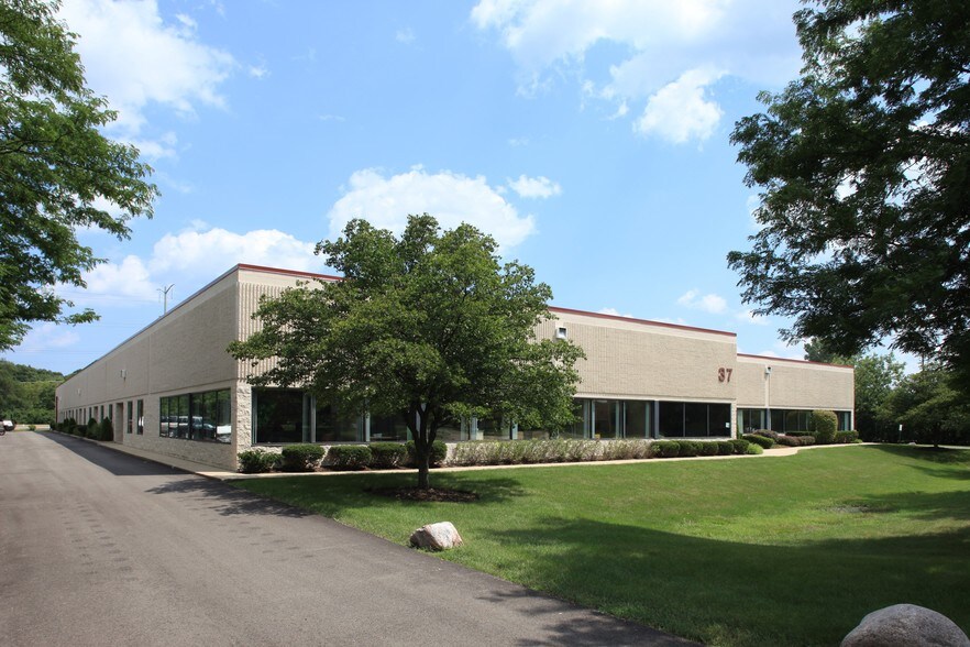 37 Sherwood Ter, Lake Bluff, IL à louer - Photo de l’immeuble – Image 2 sur 3